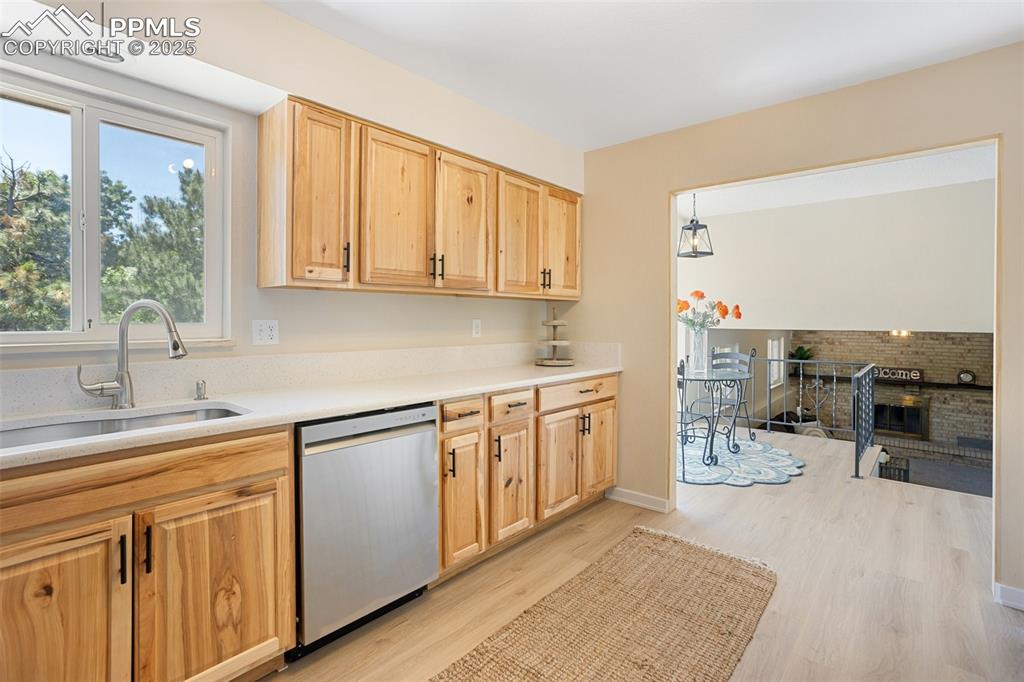 Image 9 of 32: Kitchen
