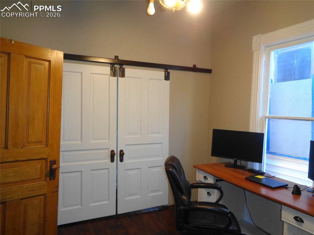 Image 14 of 29: Office