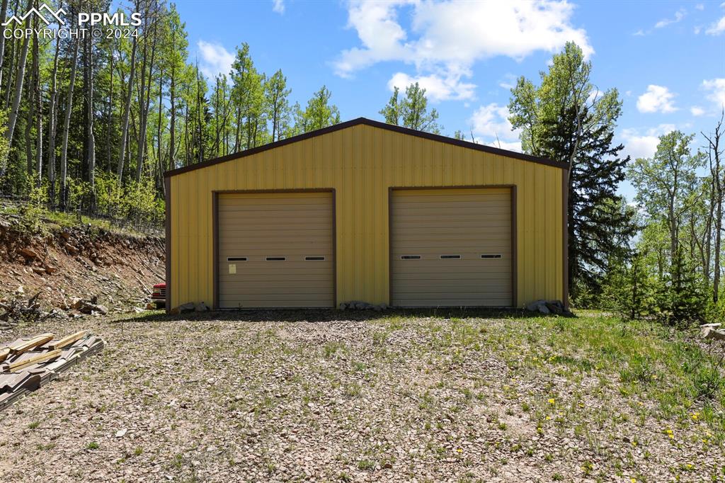 Image 45 of 50: View of garage