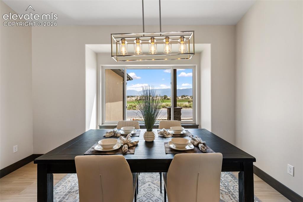 Image 14 of 48: Dining Area
