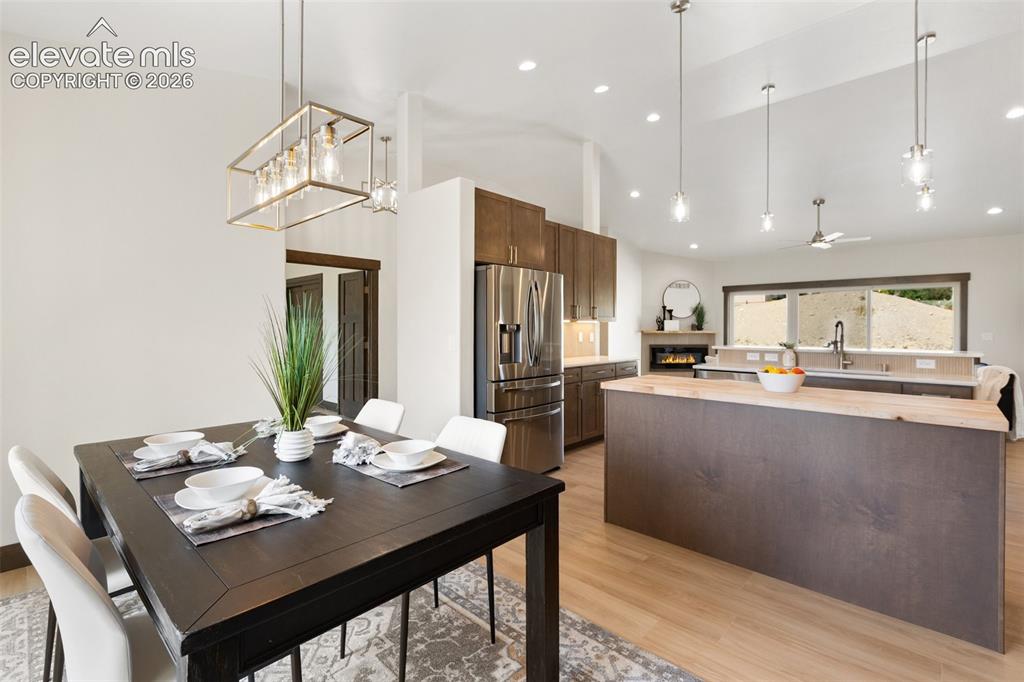 Image 15 of 48: Dining Area