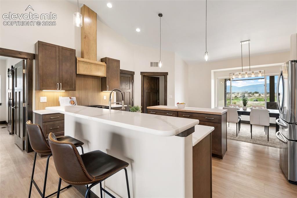 Image 17 of 48: Kitchen