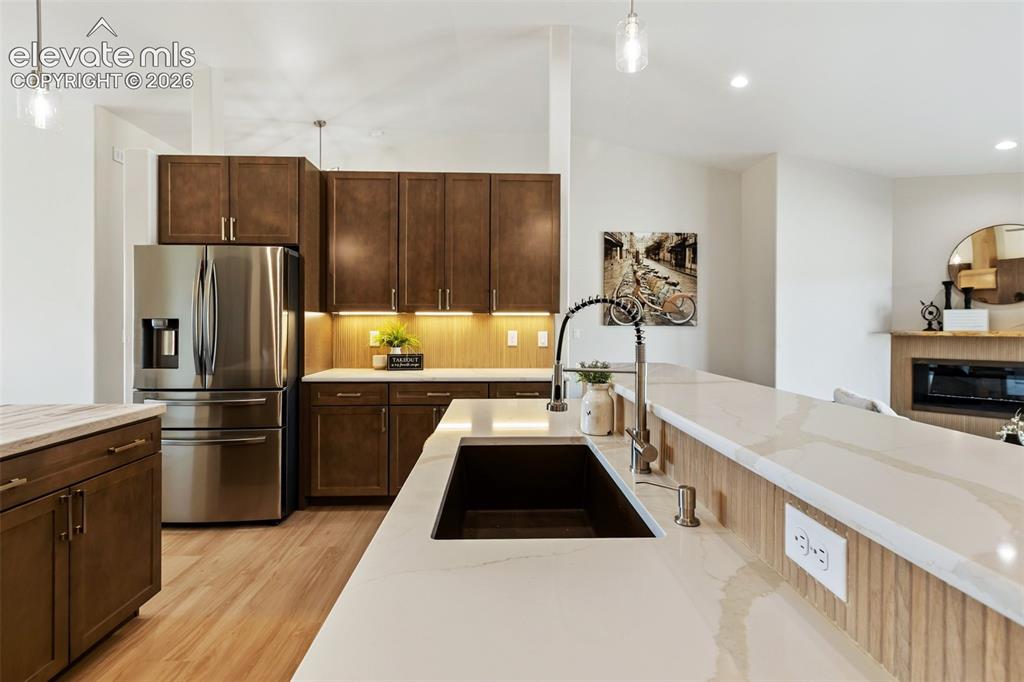 Image 23 of 48: Kitchen