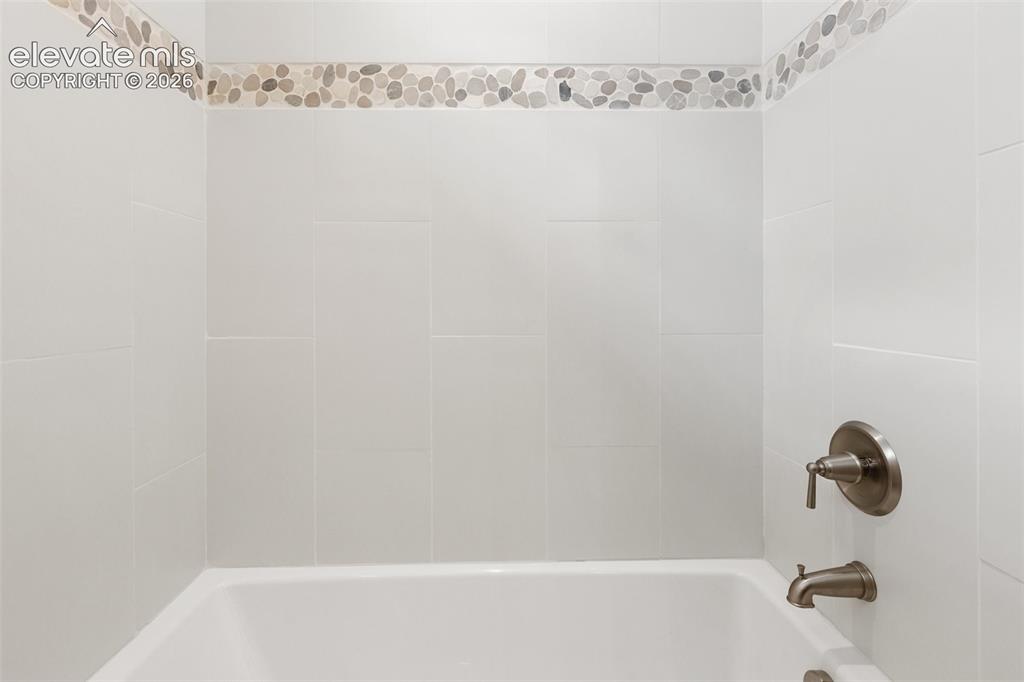 Image 36 of 48: Bathroom