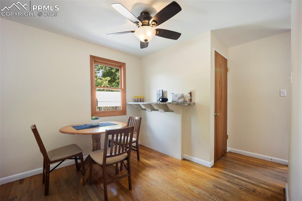 Image 11 of 50: Dining Area