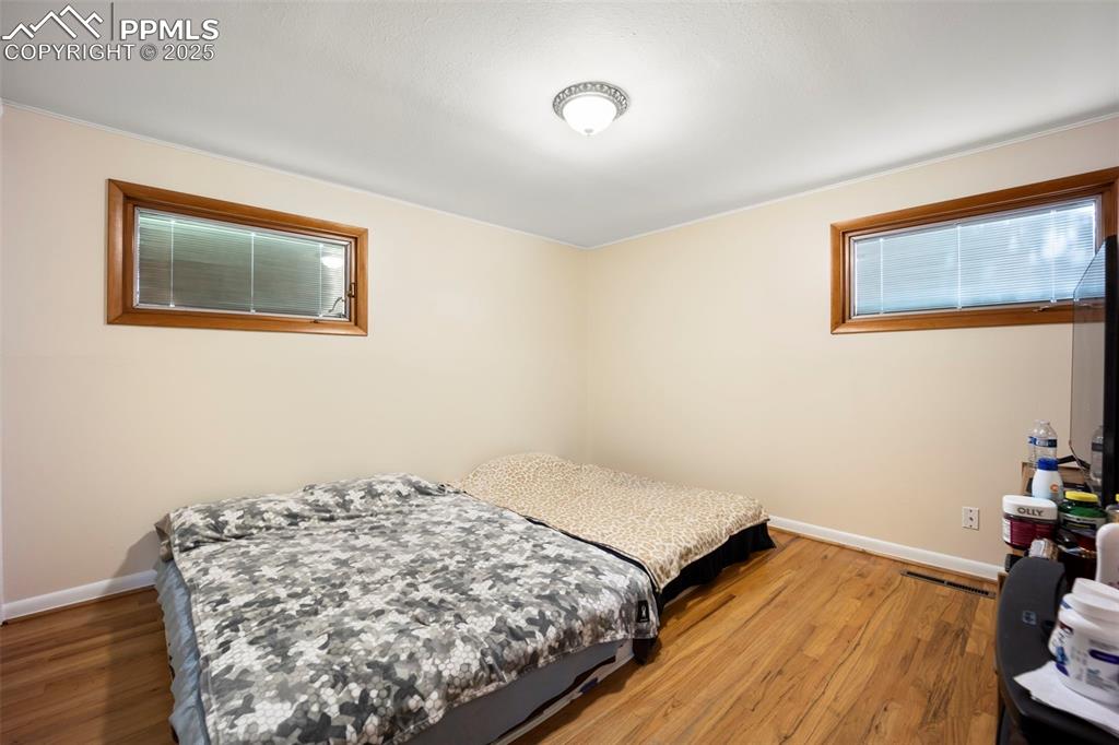 Image 19 of 50: Bedroom