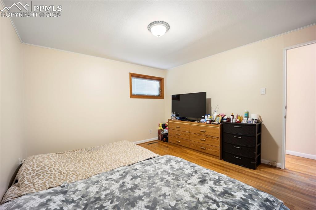 Image 20 of 50: Bedroom