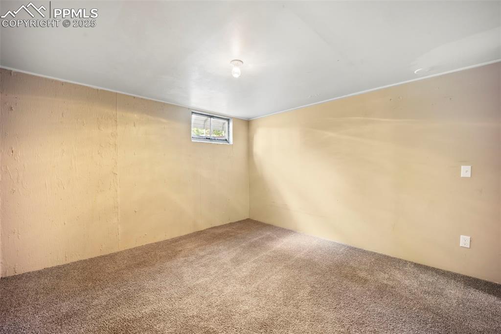 Image 31 of 50: Basement