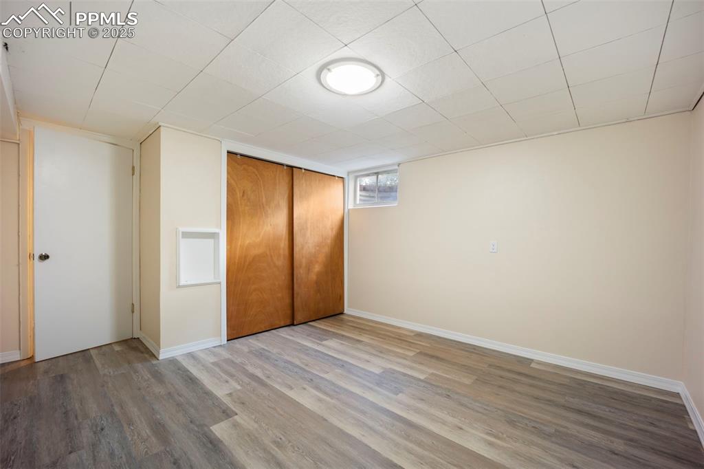 Image 34 of 50: Bedroom