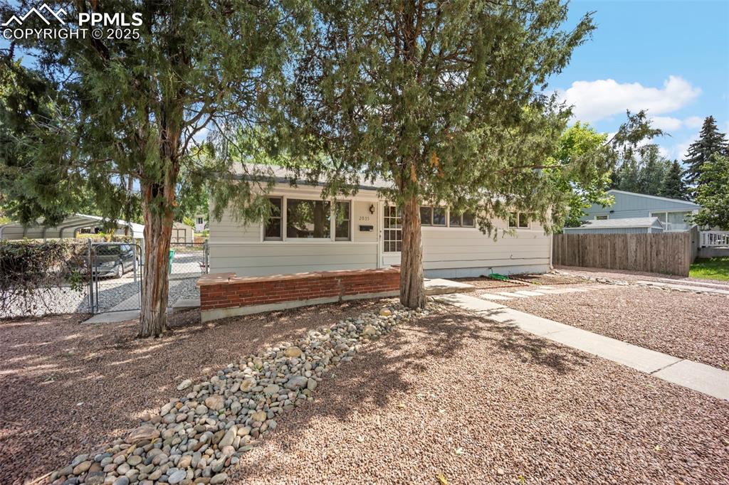 Image 4 of 50: Front of Structure