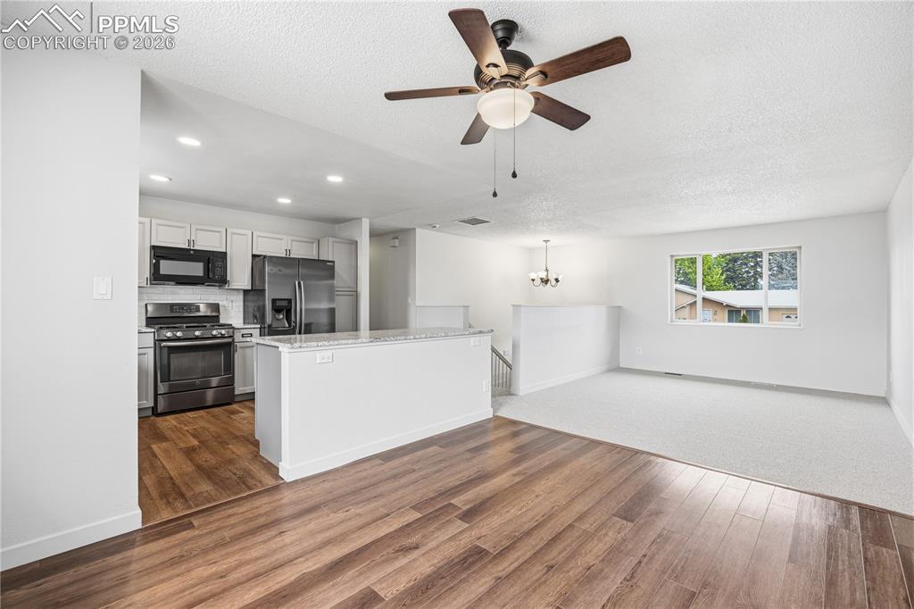 Image 16 of 48: Kitchen