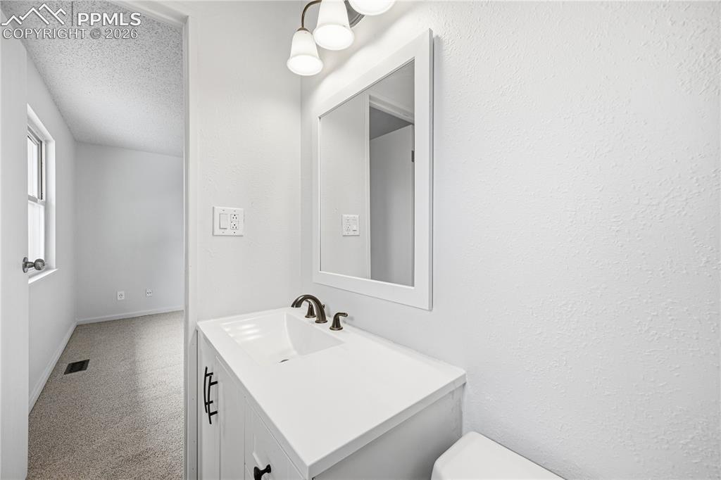 Image 43 of 48: Bathroom