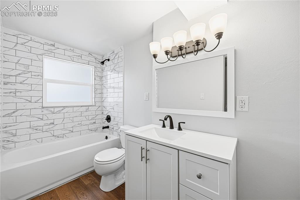 Image 44 of 48: Bathroom