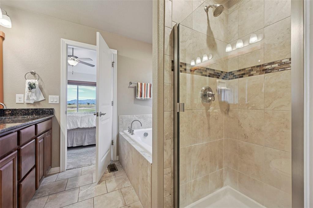 Image 13 of 46: Bathroom