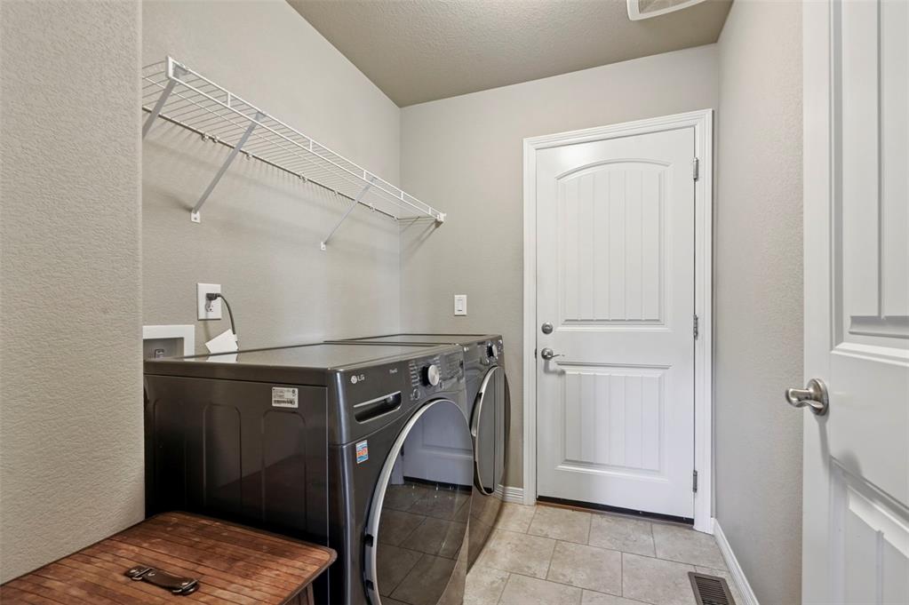 Image 16 of 46: Laundry