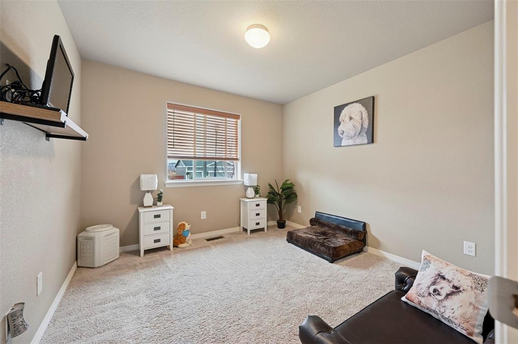 Image 20 of 46: Sitting Room