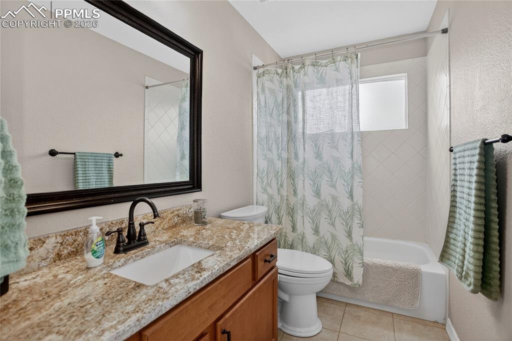Image 16 of 25: Full guest bathroom - upper level