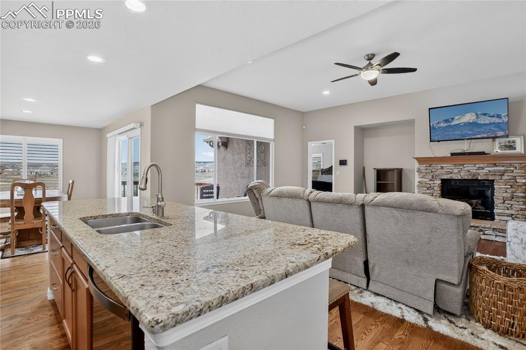 Image 4 of 25: Open concept w/ natural lighting