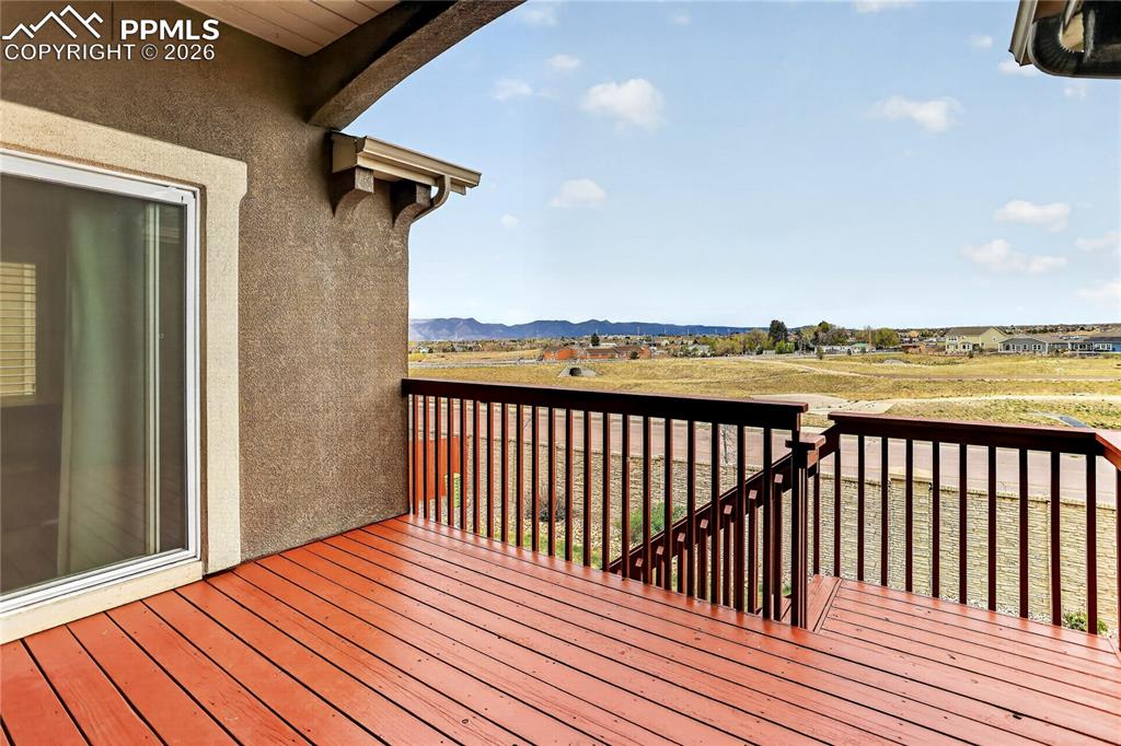 Image 8 of 25: Rear deck