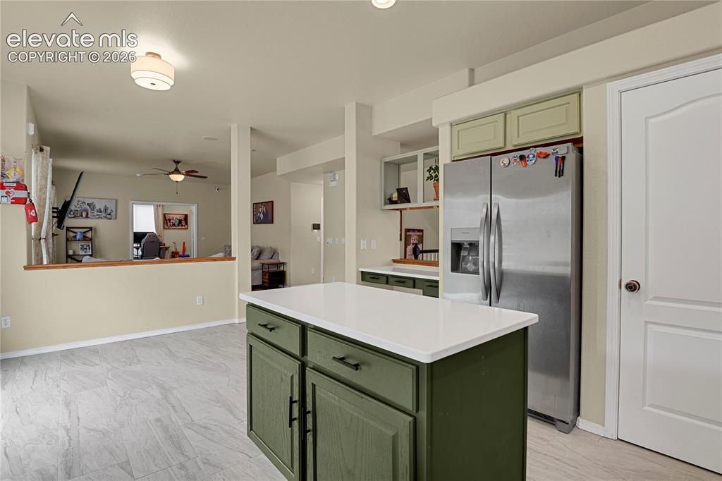 Image 10 of 40: Kitchen