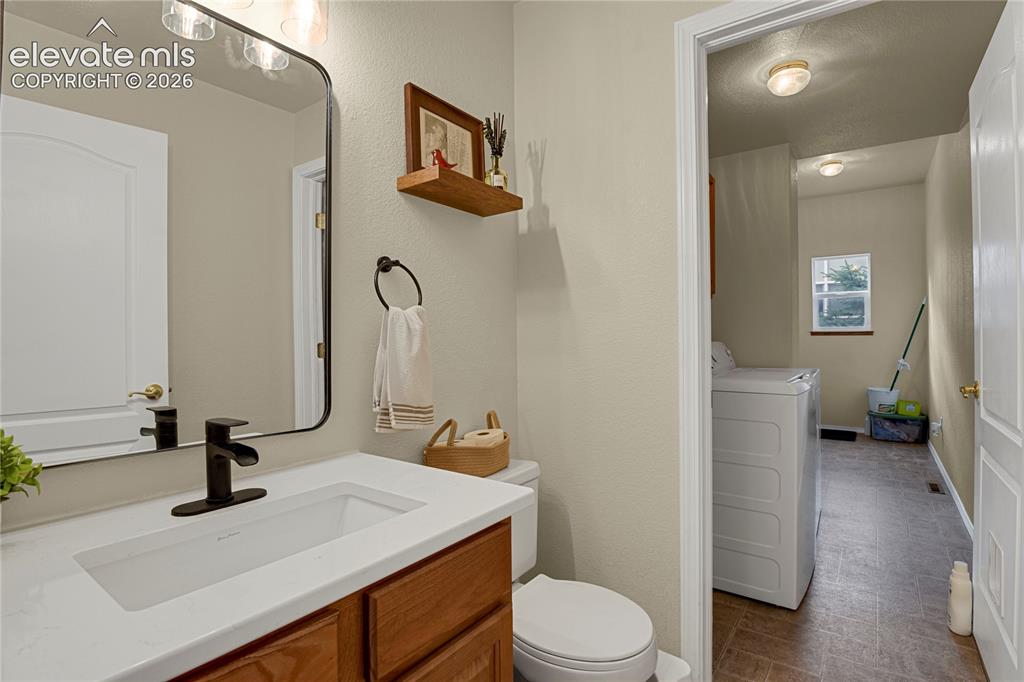 Image 14 of 40: Bathroom