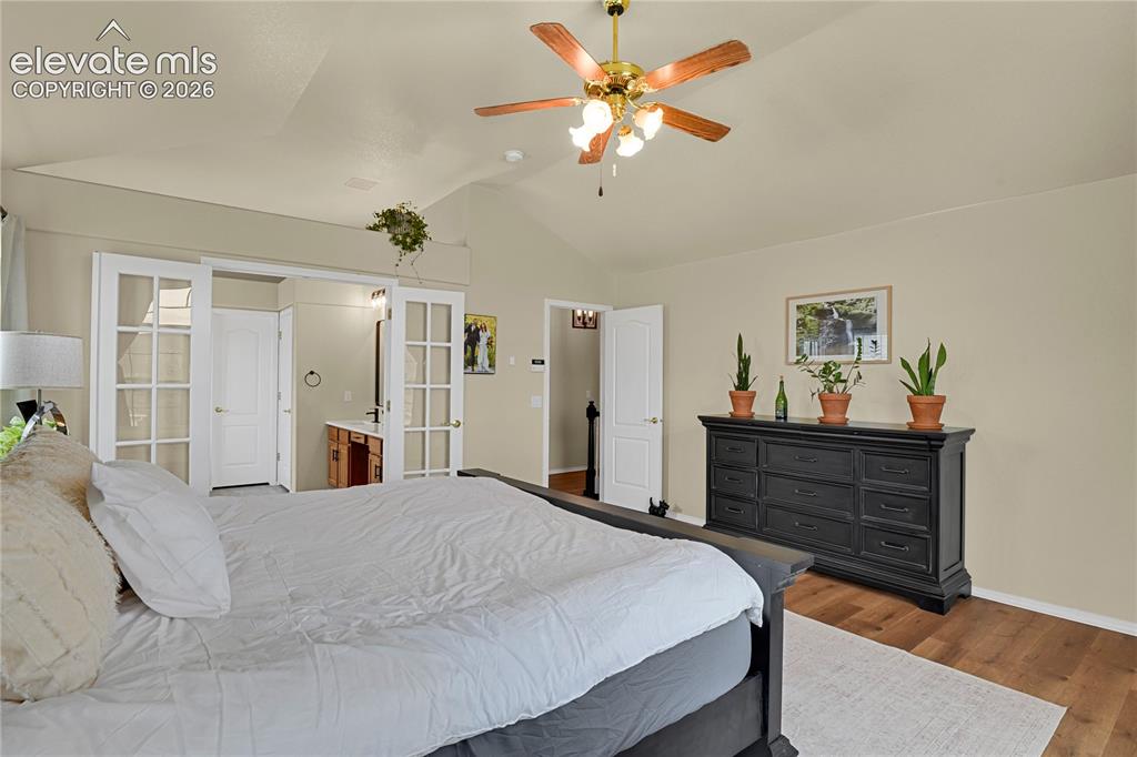 Image 18 of 40: Bedroom