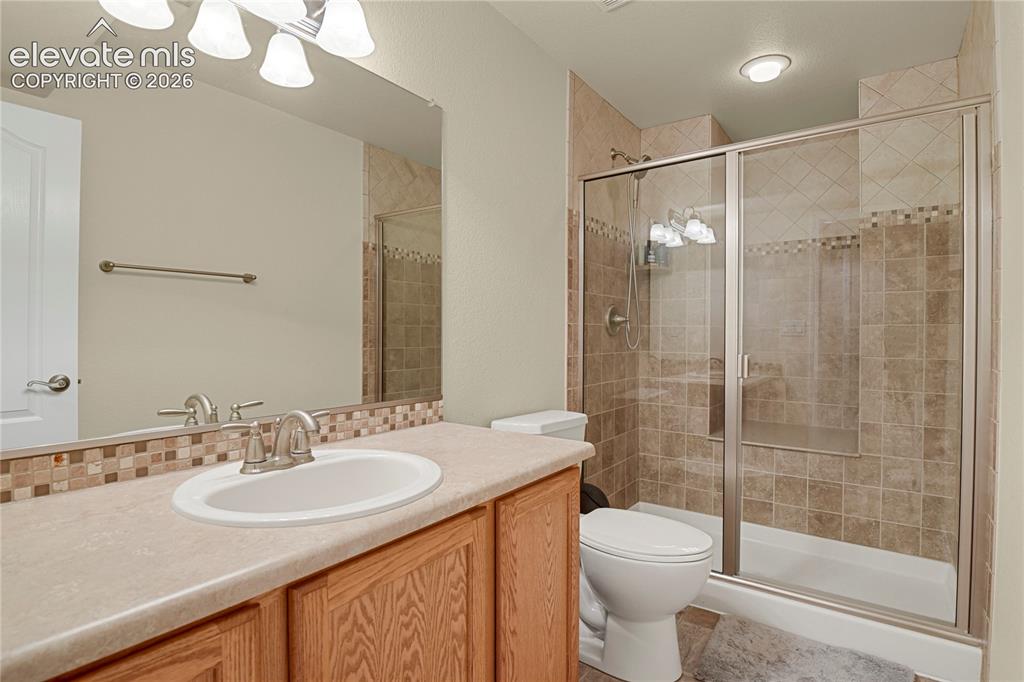 Image 35 of 40: Bathroom