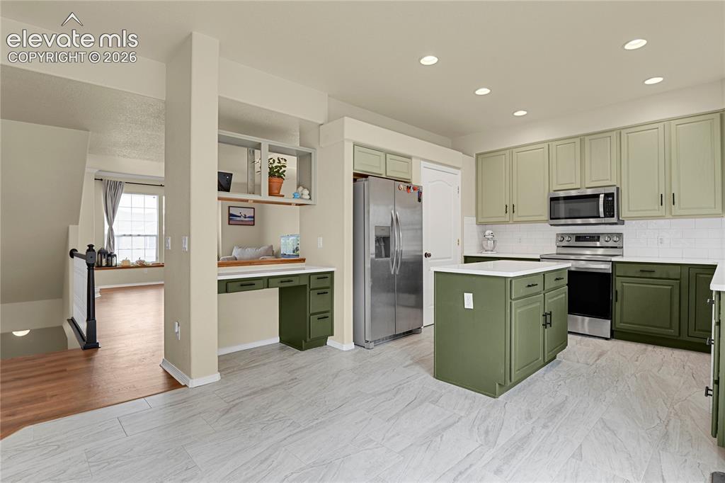 Image 8 of 40: Kitchen