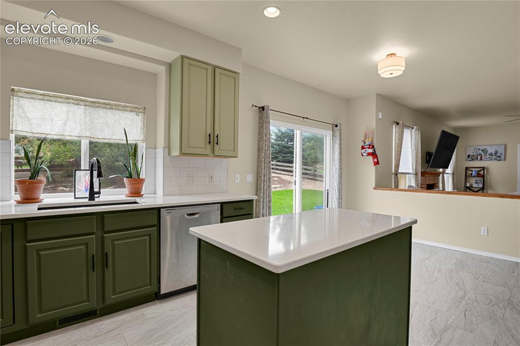 Image 9 of 40: Kitchen