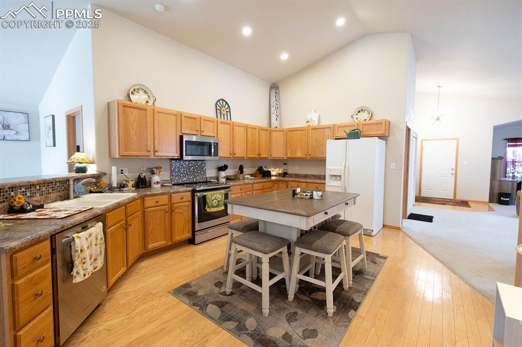 Image 10 of 37: Lots of counter space.