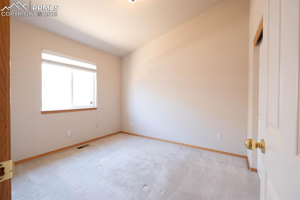 Image 22 of 37: Middle bedroom large and bright.