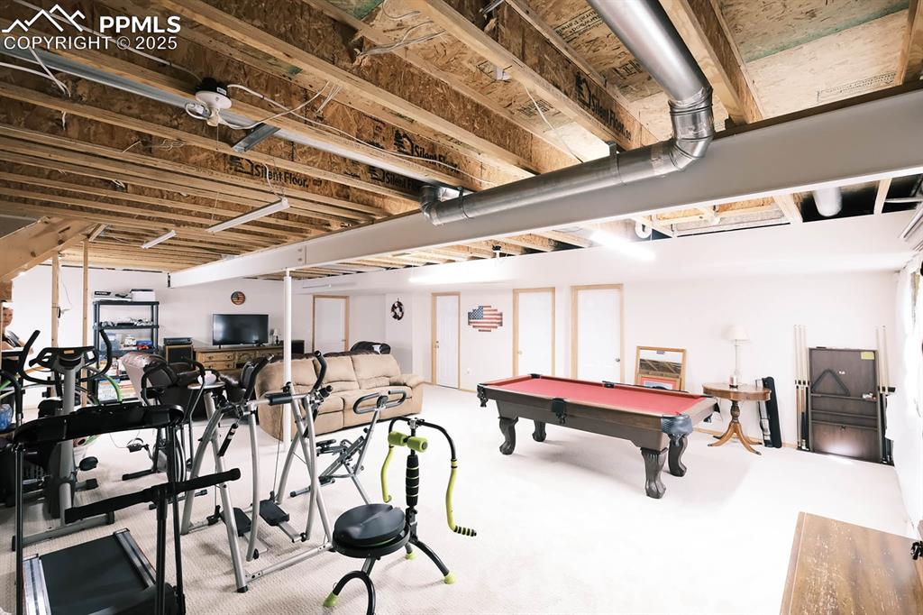 Image 27 of 37: Lower level large spacious area 33 x 25