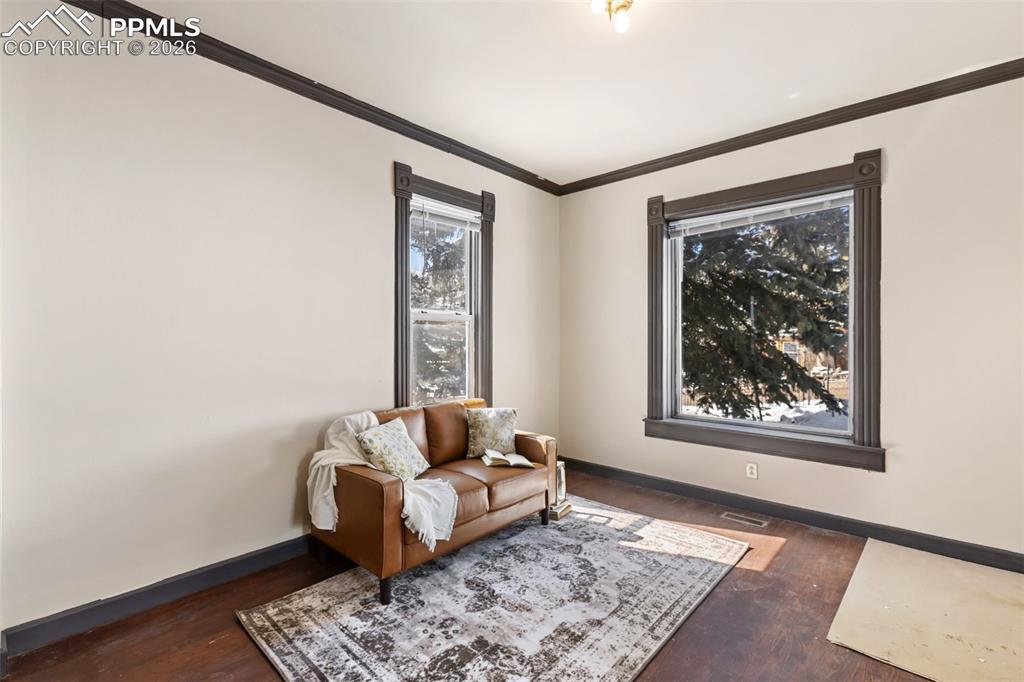 Image 12 of 35: Sitting Room