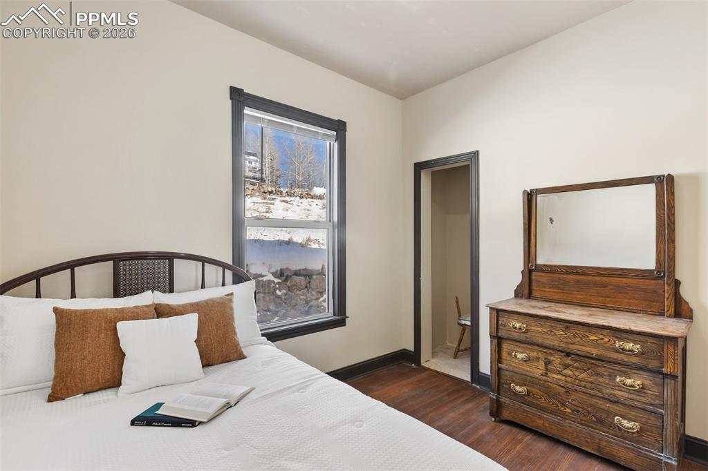 Image 13 of 35: Bedroom