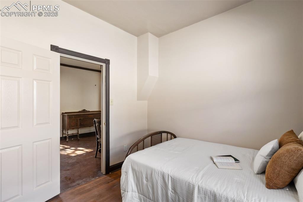 Image 15 of 35: Bedroom