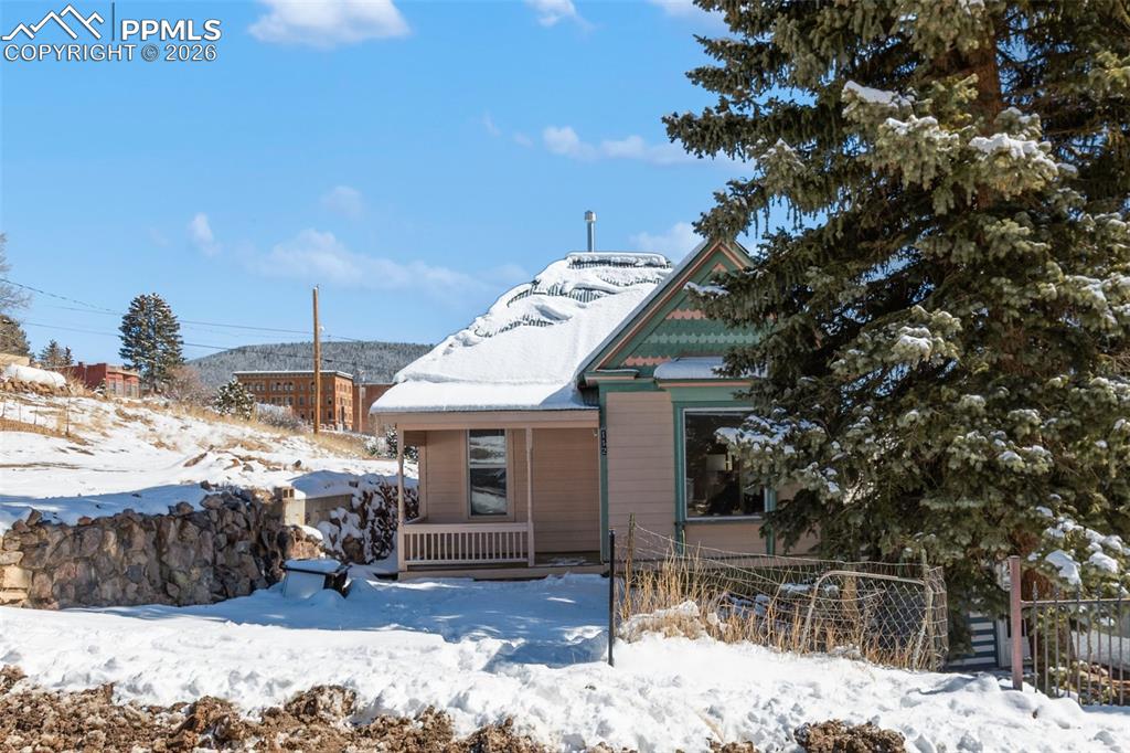 Image 6 of 35: Front of Structure