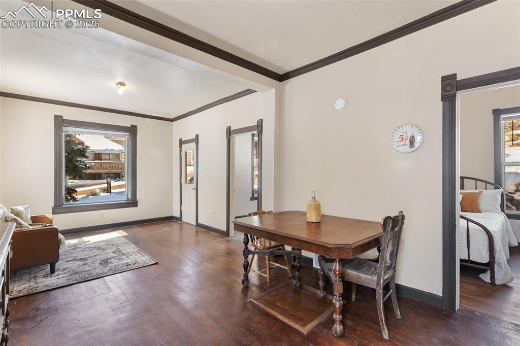 Image 7 of 35: Dining Area