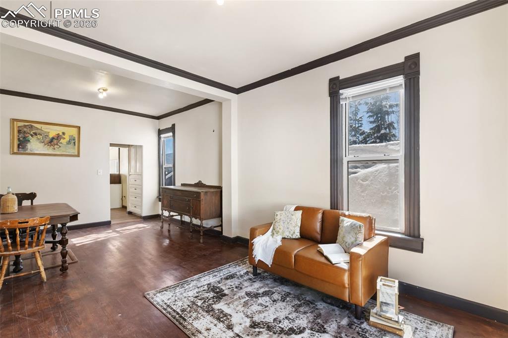 Image 9 of 35: Sitting Room