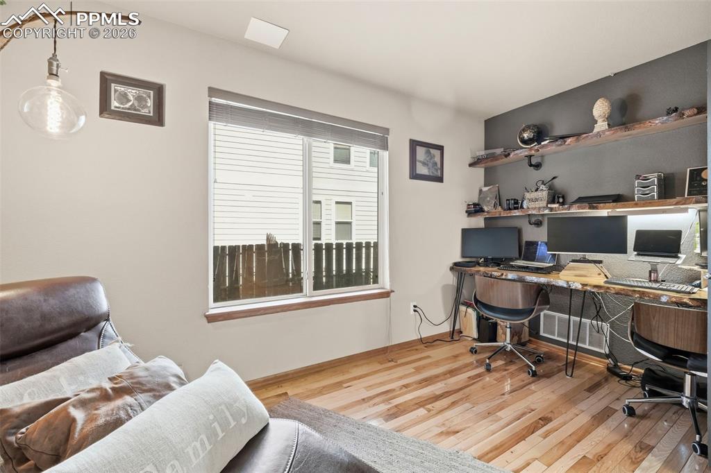 Image 10 of 49: Office