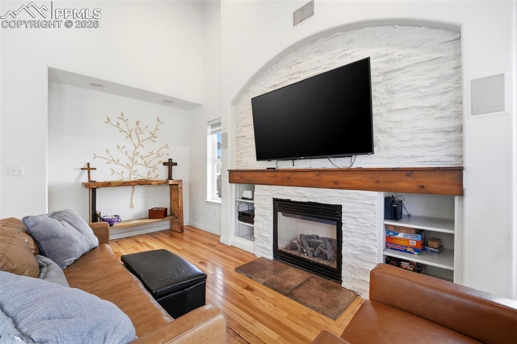 Image 14 of 49: Family Room