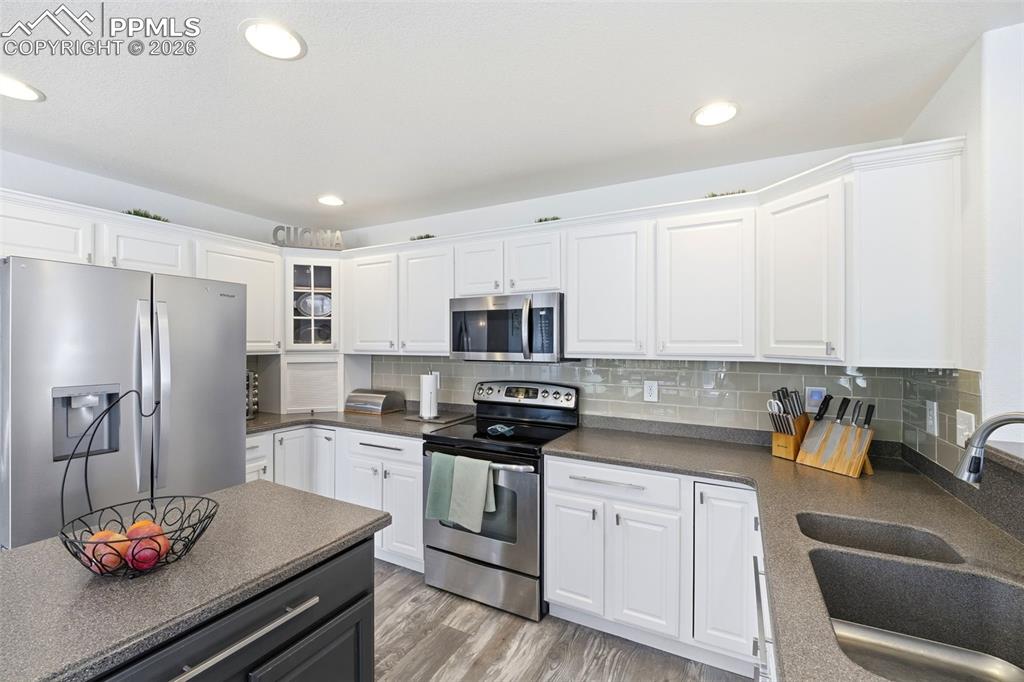 Image 16 of 49: Kitchen