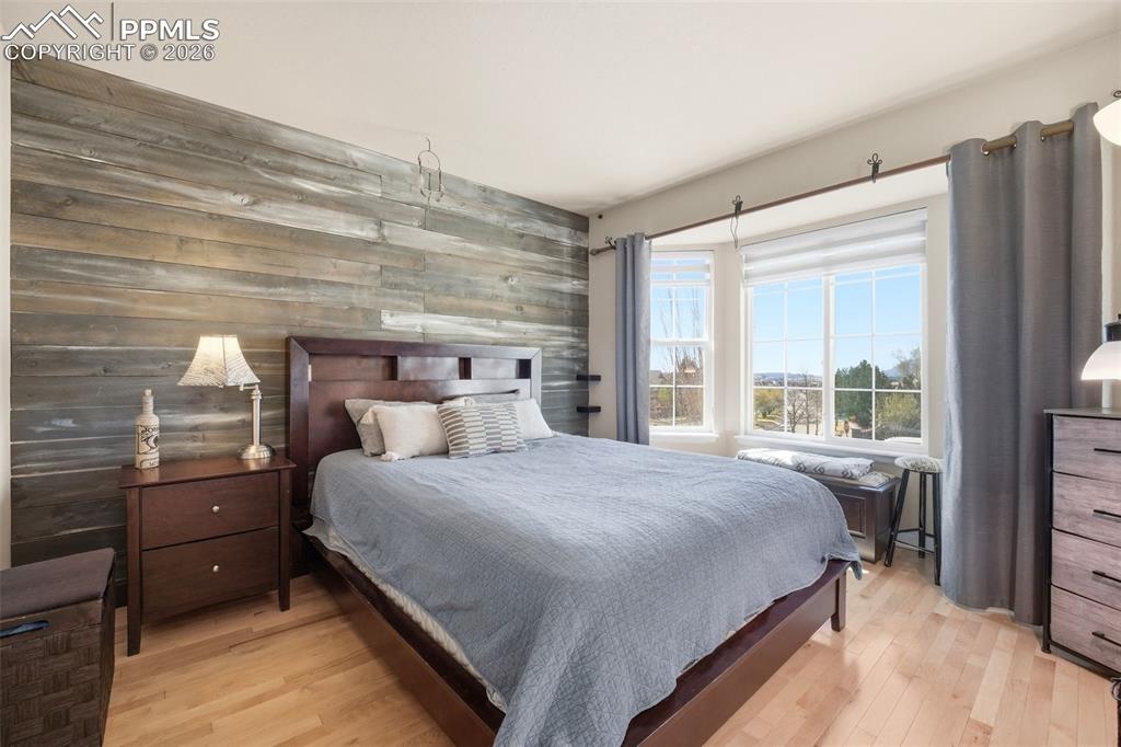 Image 27 of 49: Bedroom