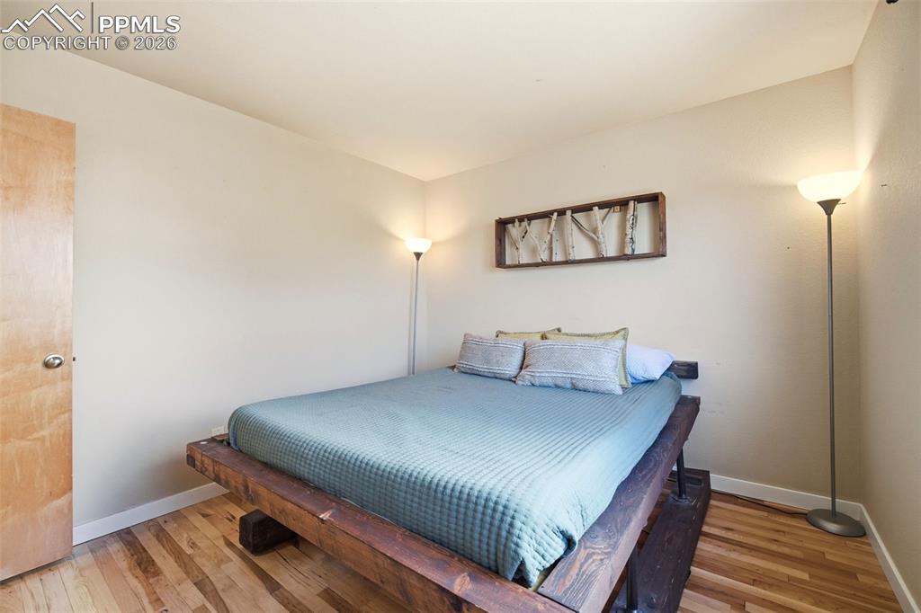 Image 33 of 49: Bedroom