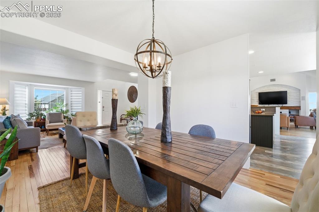 Image 9 of 49: Dining Area