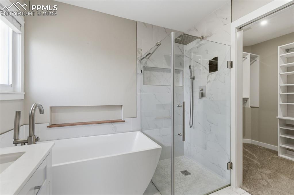 Image 17 of 39: Bathroom