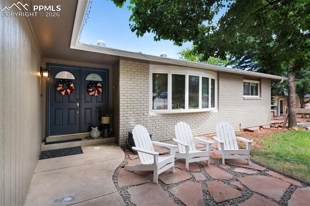 Image 36 of 39: Entry