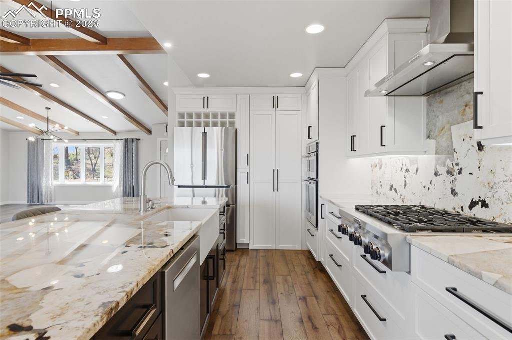 Image 8 of 39: Kitchen