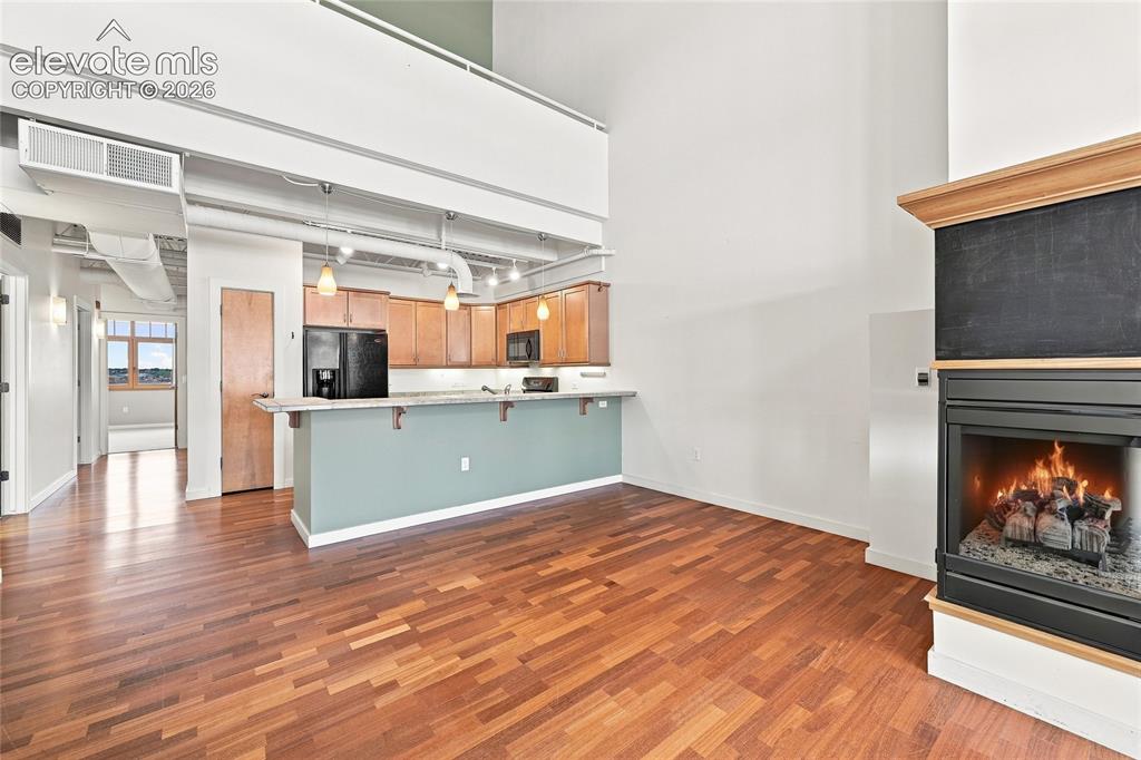 Image 12 of 50: Kitchen