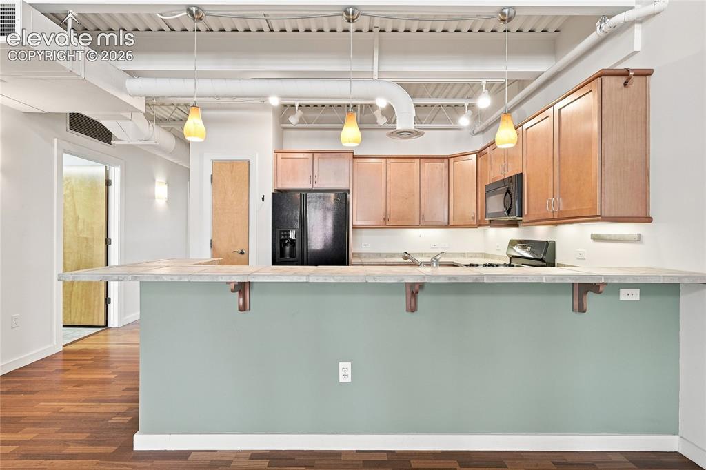 Image 16 of 50: Kitchen