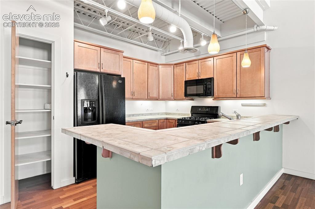 Image 17 of 50: Kitchen